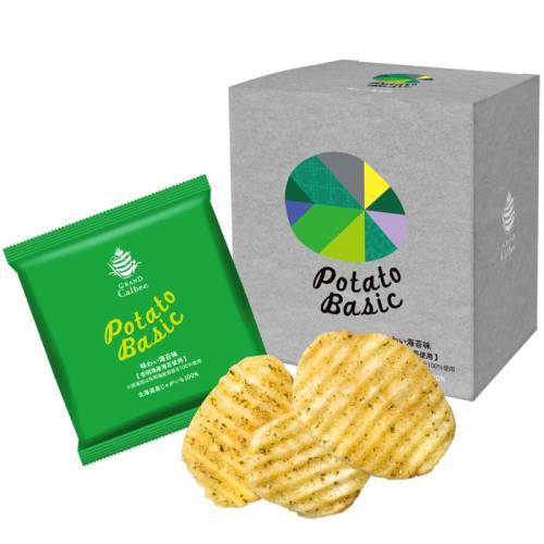 個包装のポテトチップスとパッケージのボックスが置かれている。